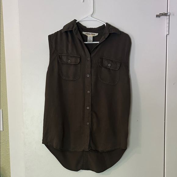 Hunter green Sleeveless Button-Up Shirt - Picture 1 of 1